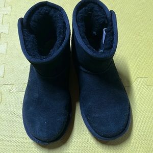 Ugg size 2 black